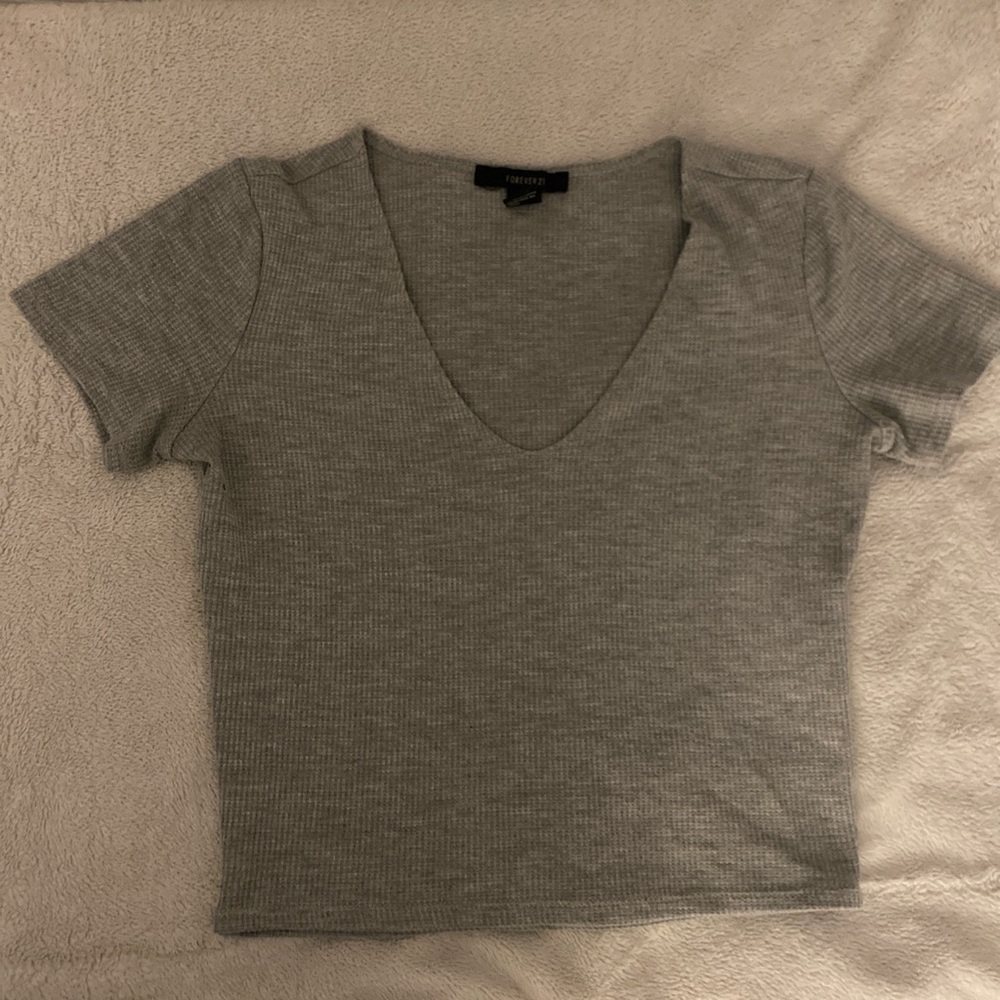 Gray cropped shirt